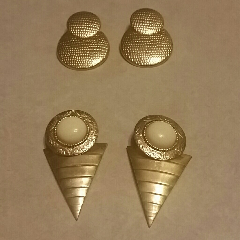GOLD PIERCE EARRINGS (both)